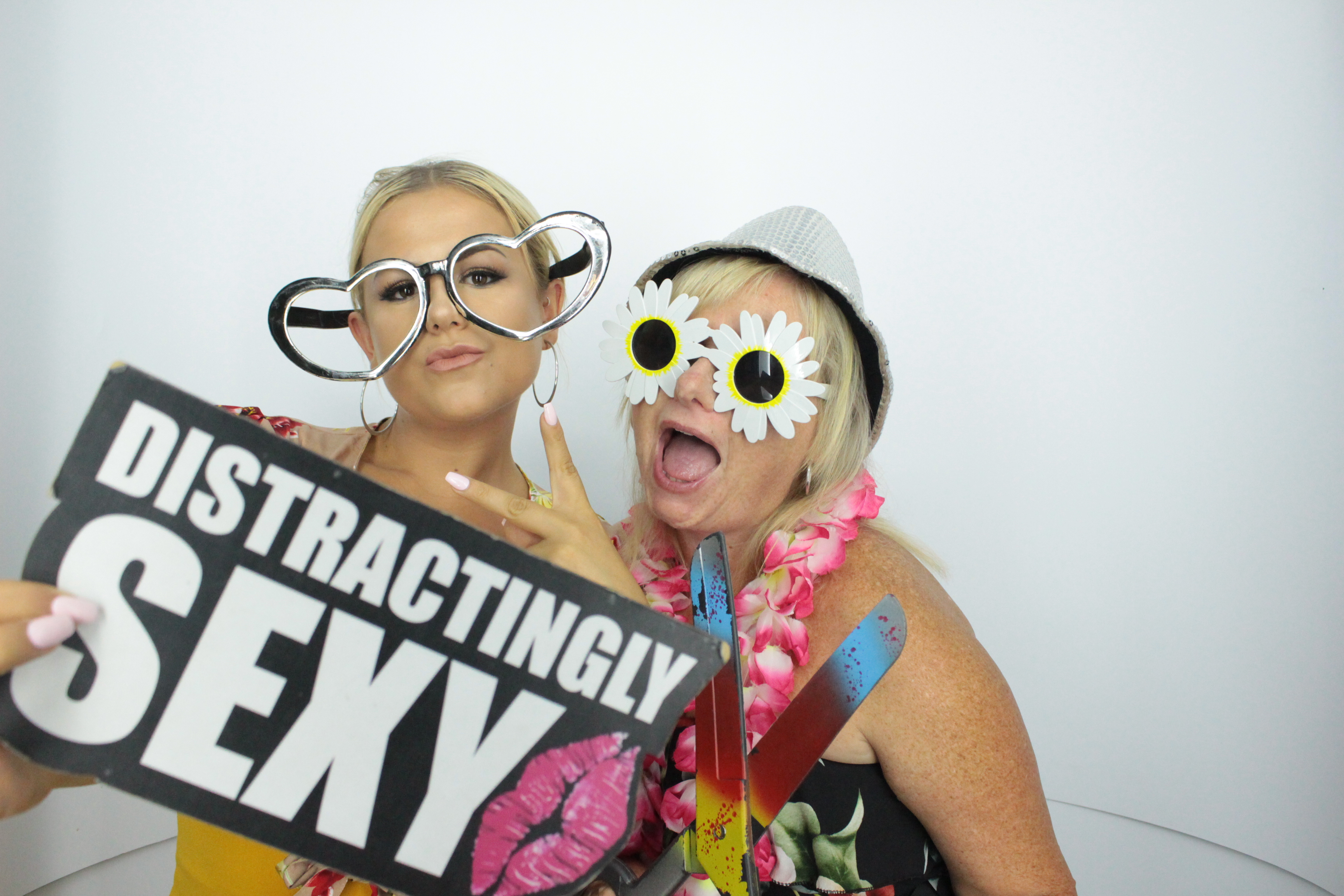 Martin & Colleen’s Joint 50th | View more photos from the event at gallery.myphotoboothexperience.co.uk/u/MyPhotoBoothExperienceLtd/Martin-Colleen’s-Joint-50th